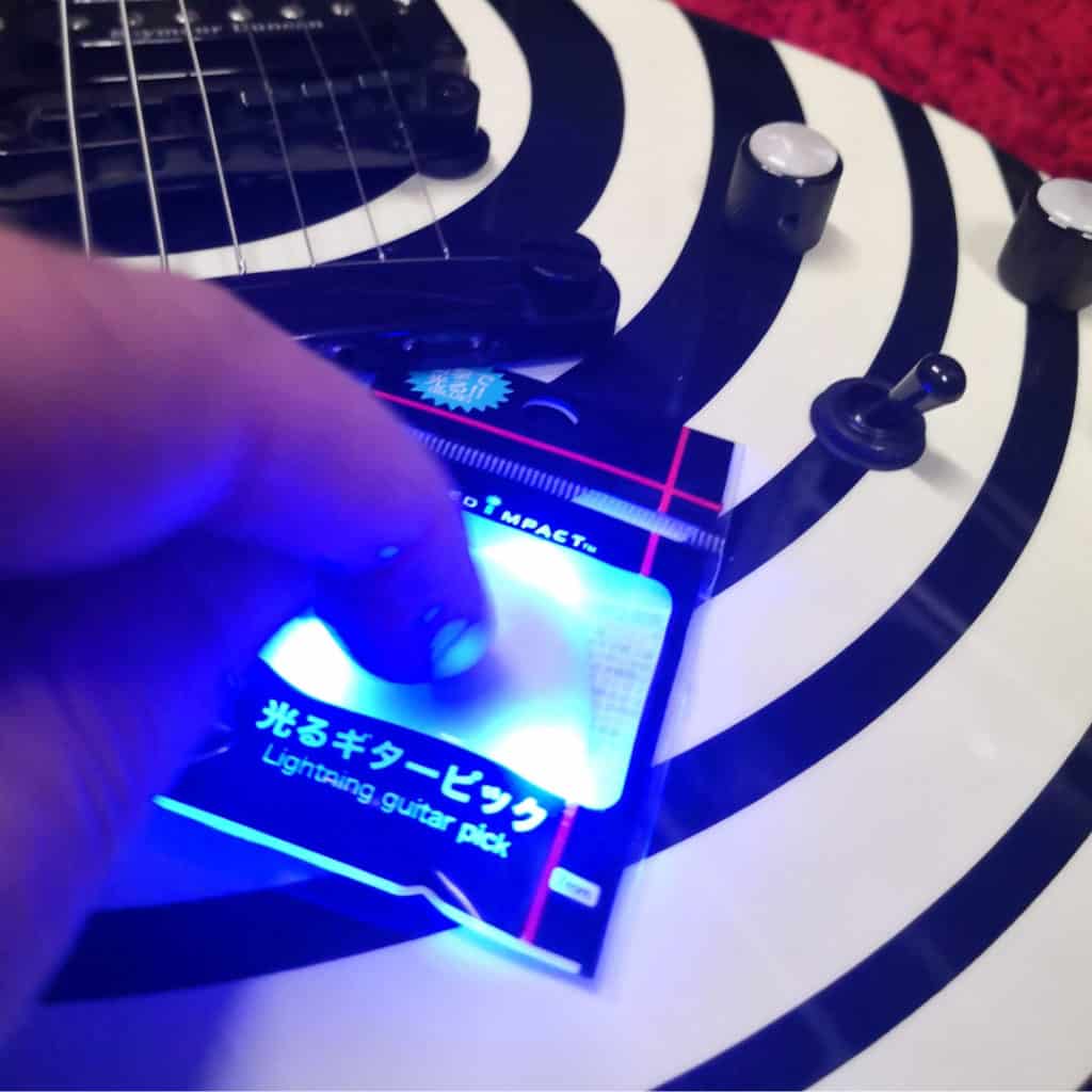 Lightning Guitar Picks—LED impact plectrums